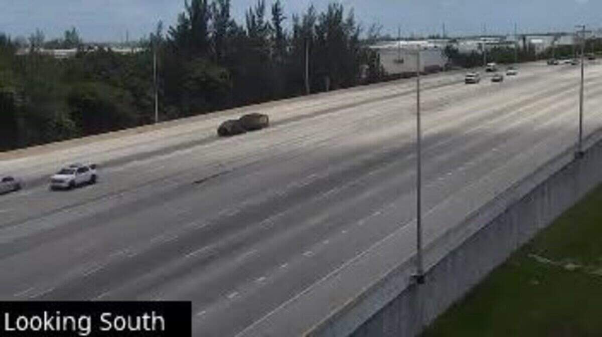 There’s no traffic on Florida’s Turnpike’s southbound lanes in this Northwest Miami-Dade part near Medley as attempts to fight the brush fire required their closing. There’s no traffic on Florida’s Turnpike’s southbound lanes in this Northwest Miami-Dade part near Medley as attempts to fight the brush fire required their closing.